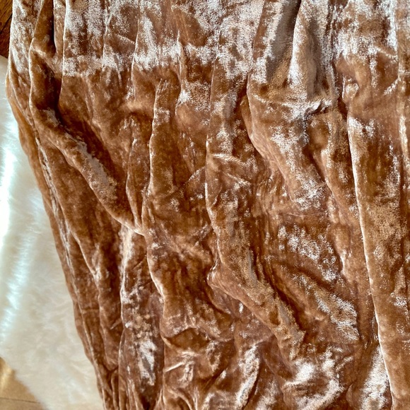 H&M Gold Crushed Velvet Midi Skirt - Picture 3 of 5